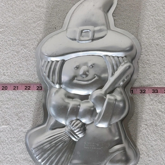 Vintage 1993 Wilton Pilgrim Cute Witch  Cake Pan 2105-9330 - Picture 12 of 12